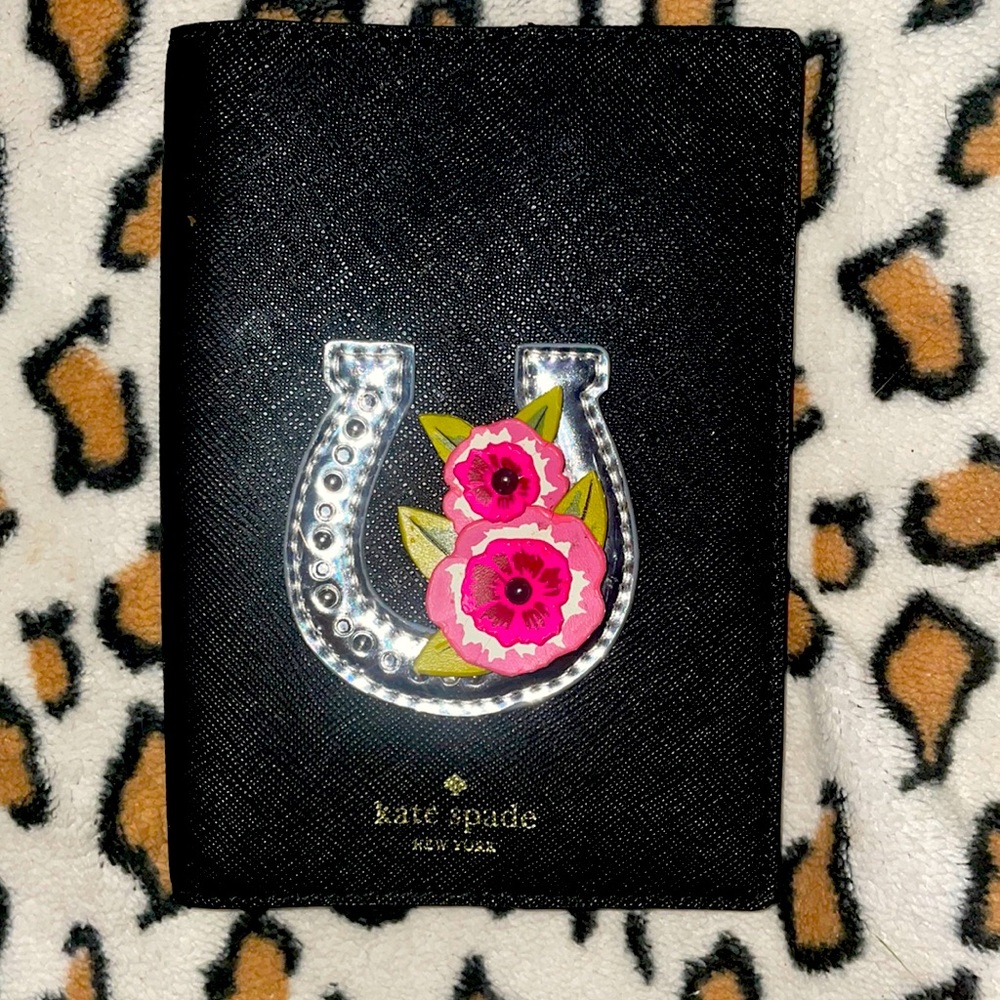 Rate! Kate spade horseshoe passport holder